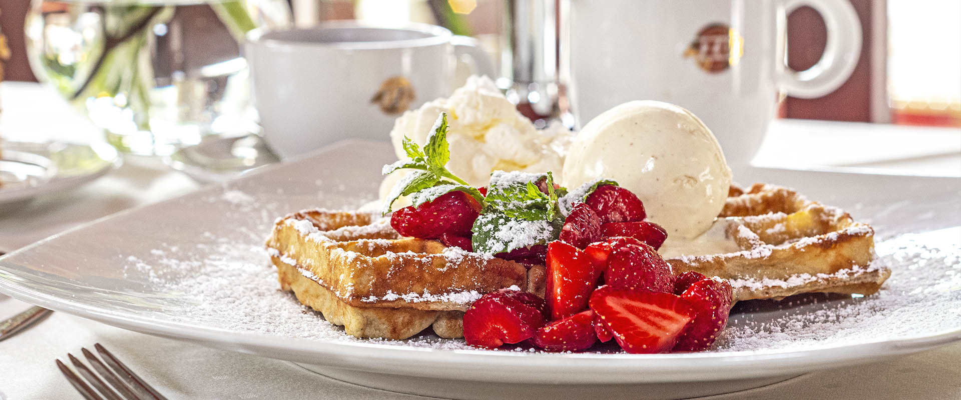 Bergische Waffeln essen im Theatercafé in in Bergisch Gladbach