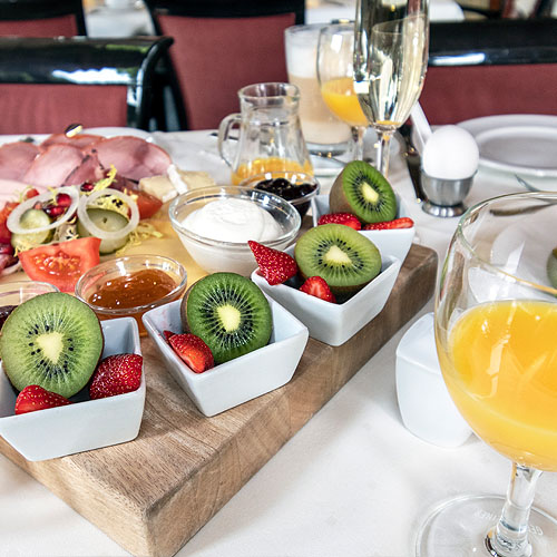 Bergische Kaffeetafel mit Dröppelminna im Theatercafé in Bergisch Gladbach