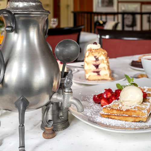 Bergische Kaffeetafel mit Dröppelminna im Theatercafé in Bergisch Gladbach